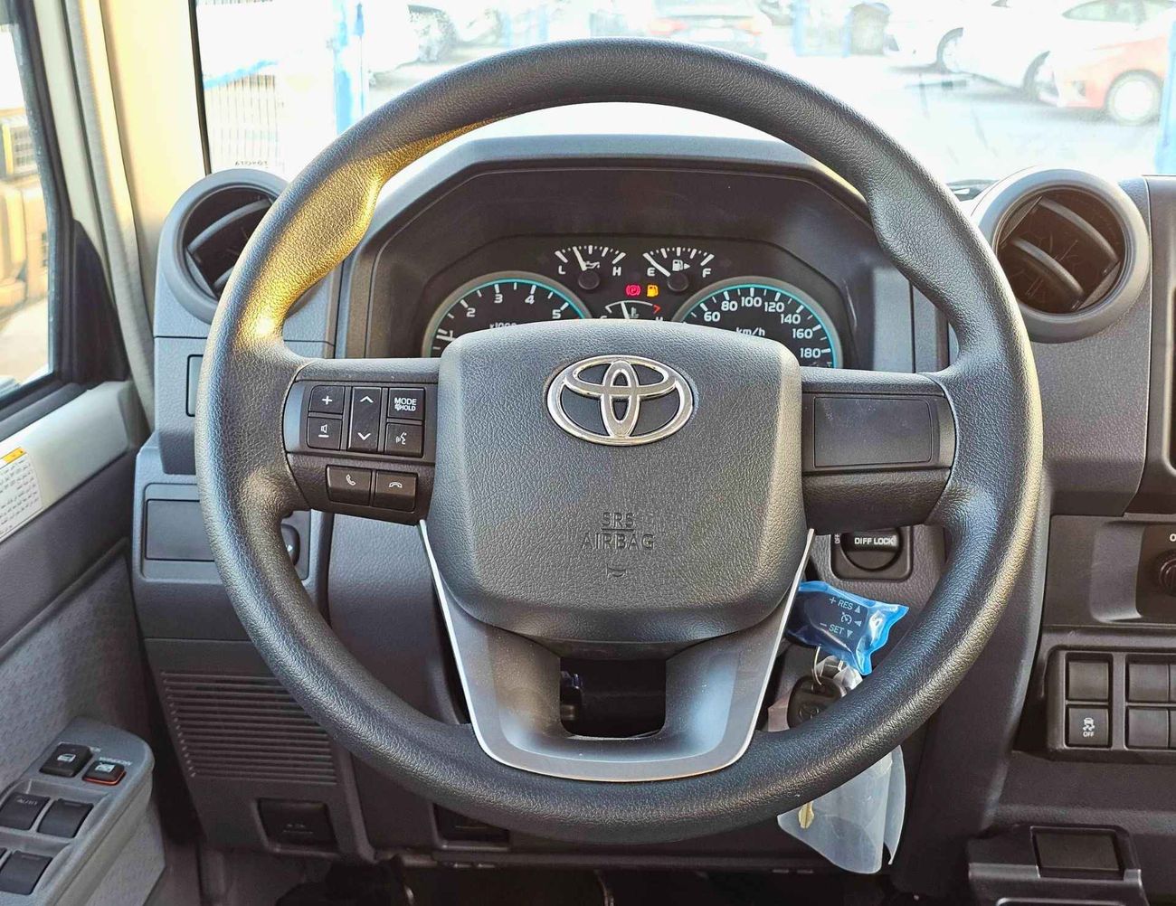 تويوتا لاند كروزر 70 LC76 / FULL OPTION / WITH WINCH EURO 4 / M/T / 4.0L V6 PETROL / DIFF LOCK (CODE # LC76)