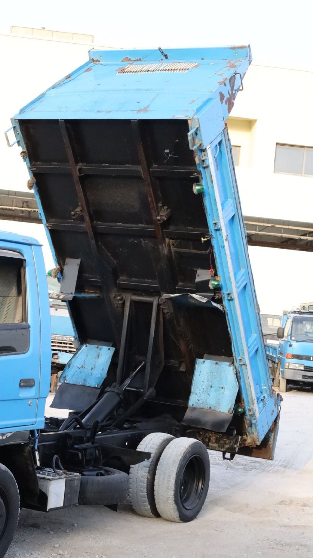Isuzu Elf 