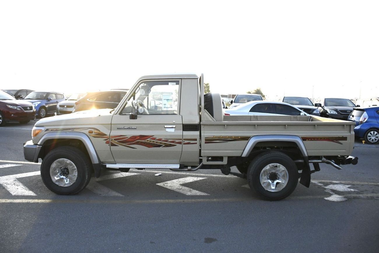 Toyota Land Cruiser Pick Up 4.5L V8 Diesel with difflock  (Ready Stock )