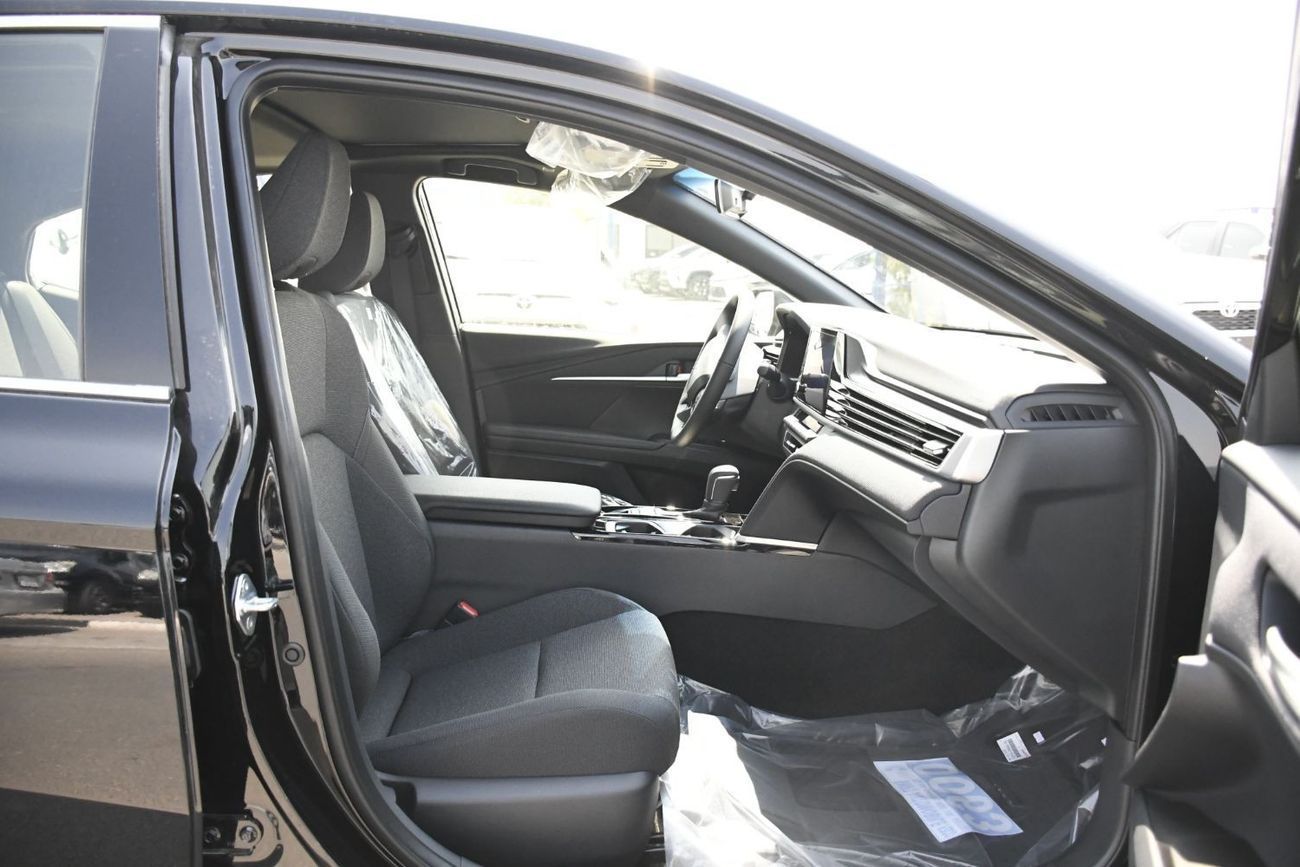 Toyota Camry LE 2.5L with Wireless Charger ( Ready Stock )