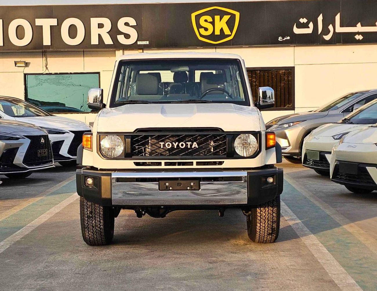 تويوتا لاند كروزر 70 LX LC76 / 2.8L MANUAL V4 DIESEL / DVD+CAMERA / PWR WINDOWS & LOCKS (CODE # 76DMS)
