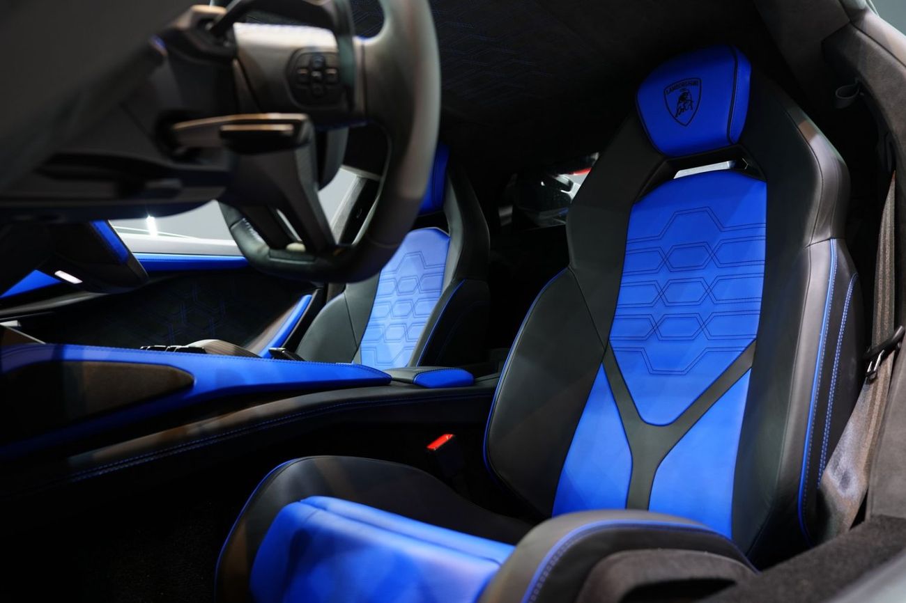 Lamborghini Revuelto Standard Carbon Fiber Interior, Hybrid V12, 700 KM Only, Dealer Warranty!!