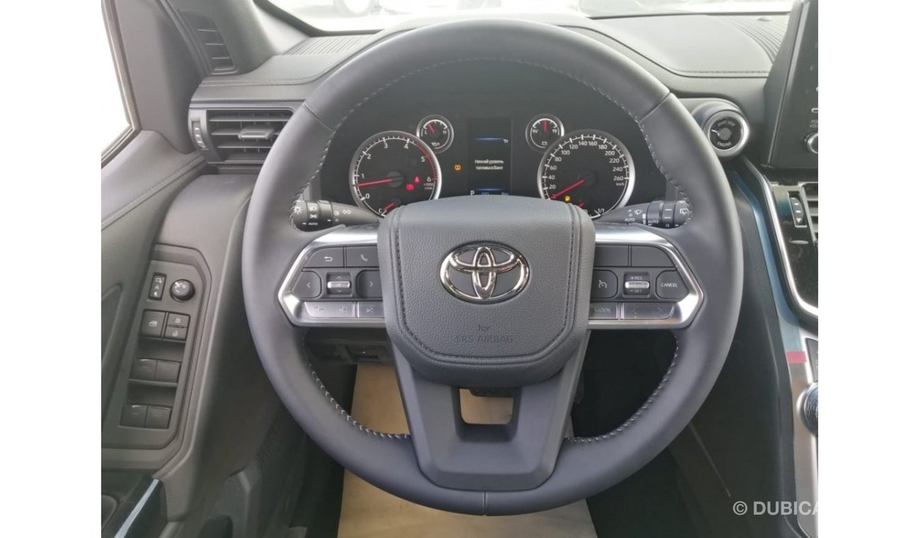 Toyota Land Cruiser 3.3 // diesel engine // without sun roof // model 2023