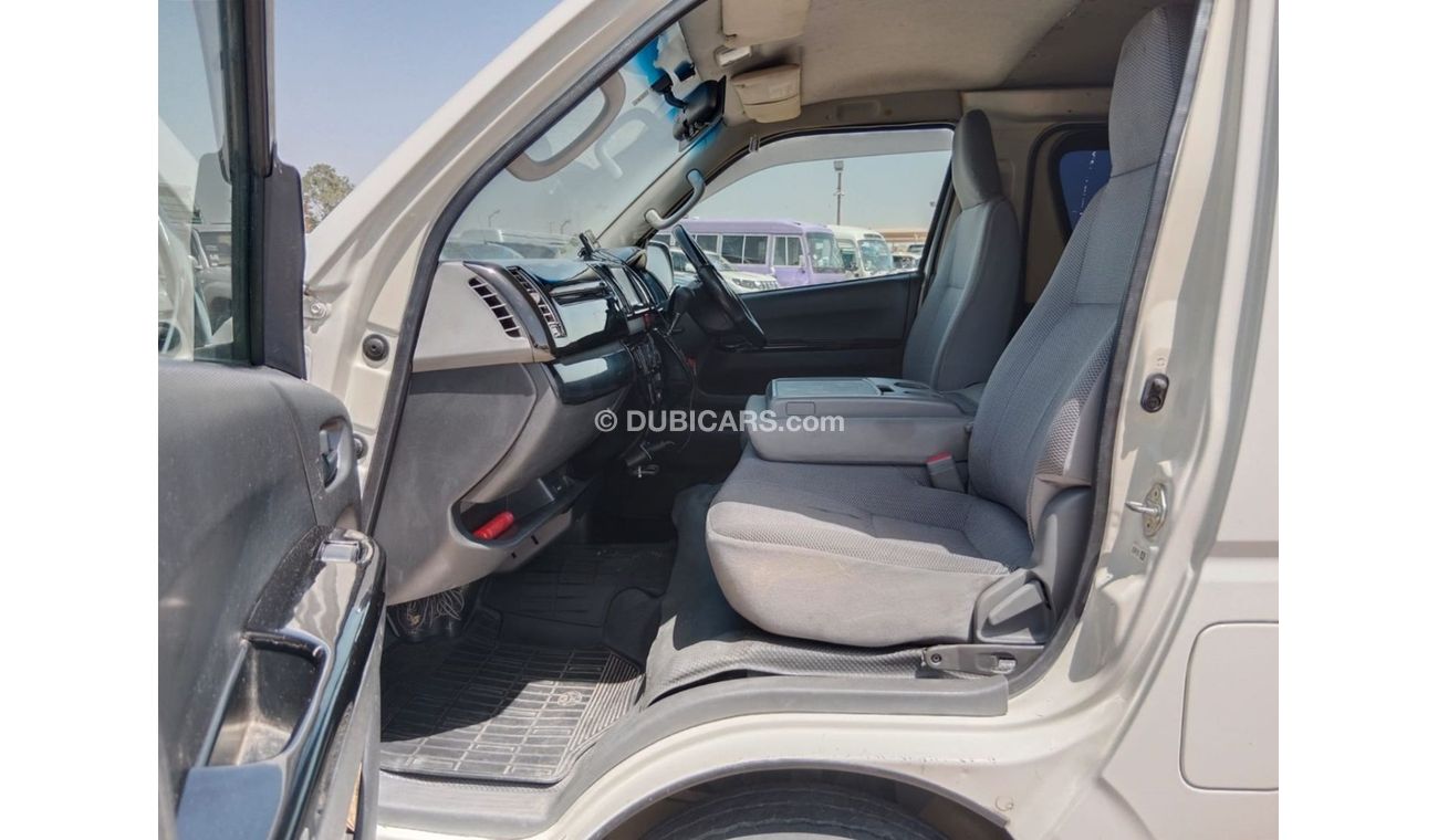 Toyota Hiace TOYOTA HIAVE VAN RIGHT HAND DRIVE (PM1304)