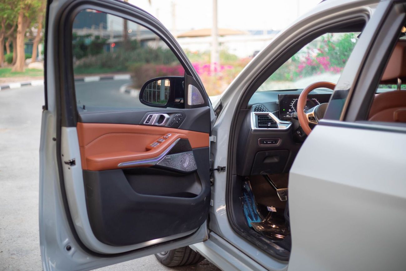 بي أم دبليو X7 xDriveM60i (6 Seats)