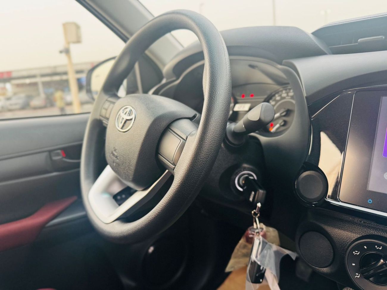 تويوتا هيلوكس 2.0 L PETROL I M/T I DCABIN  4X2  I  PETROL