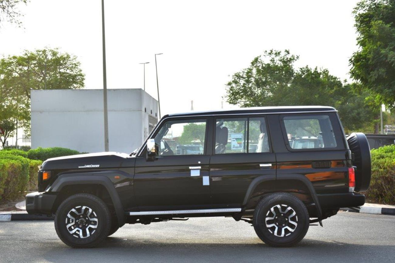 تويوتا لاند كروزر 70 S-DLX 2.8L (5 Door)