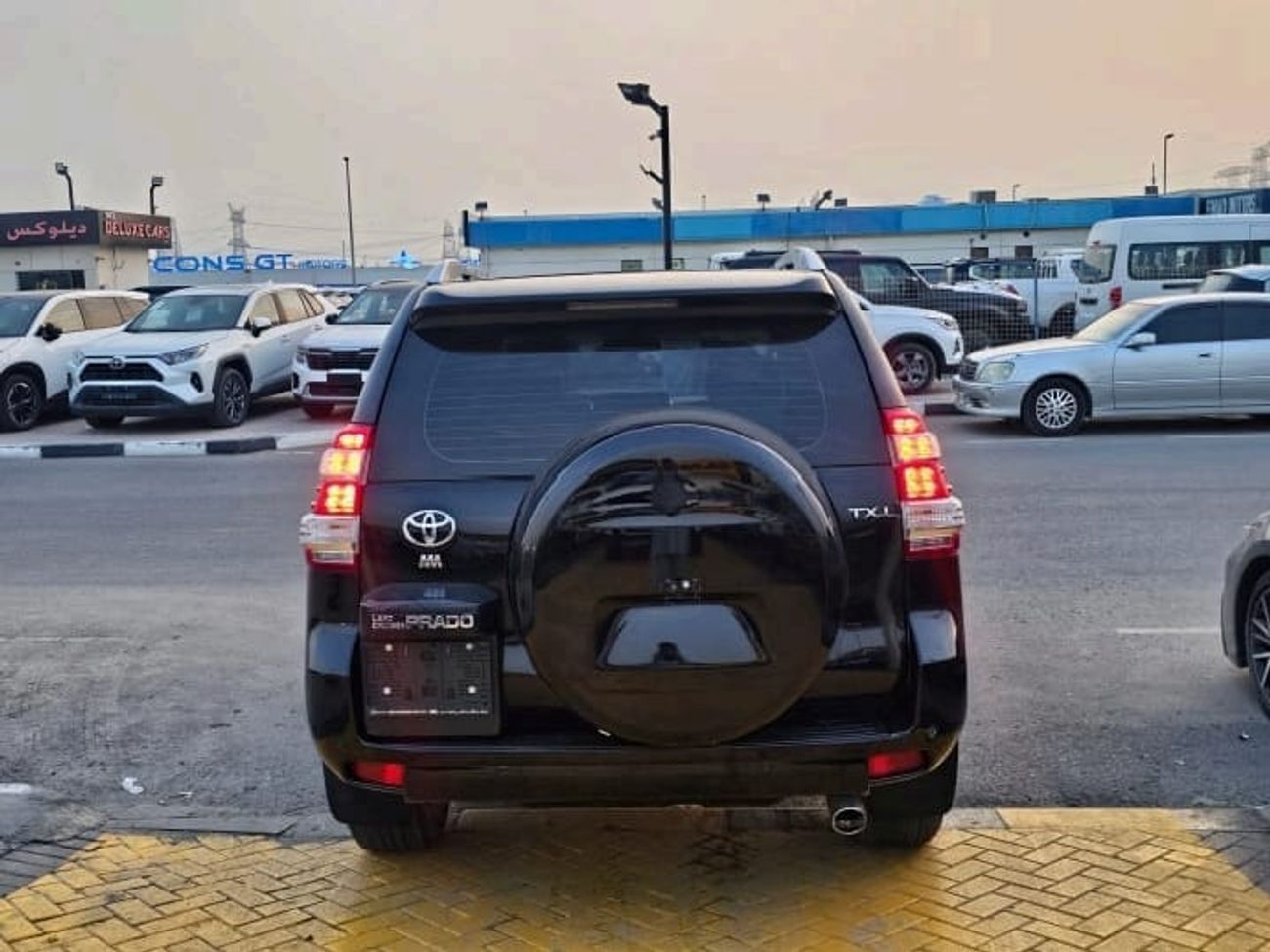 Toyota Prado VXR 4.0L 4WD LHD-GCC SPECS-Automatic-petrol-6 Cylinders-7 Seats-5 Doors