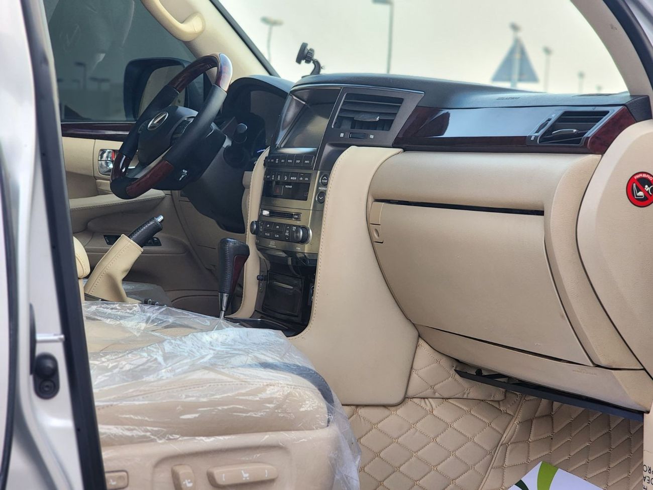 لكزس LX 570 facelifted