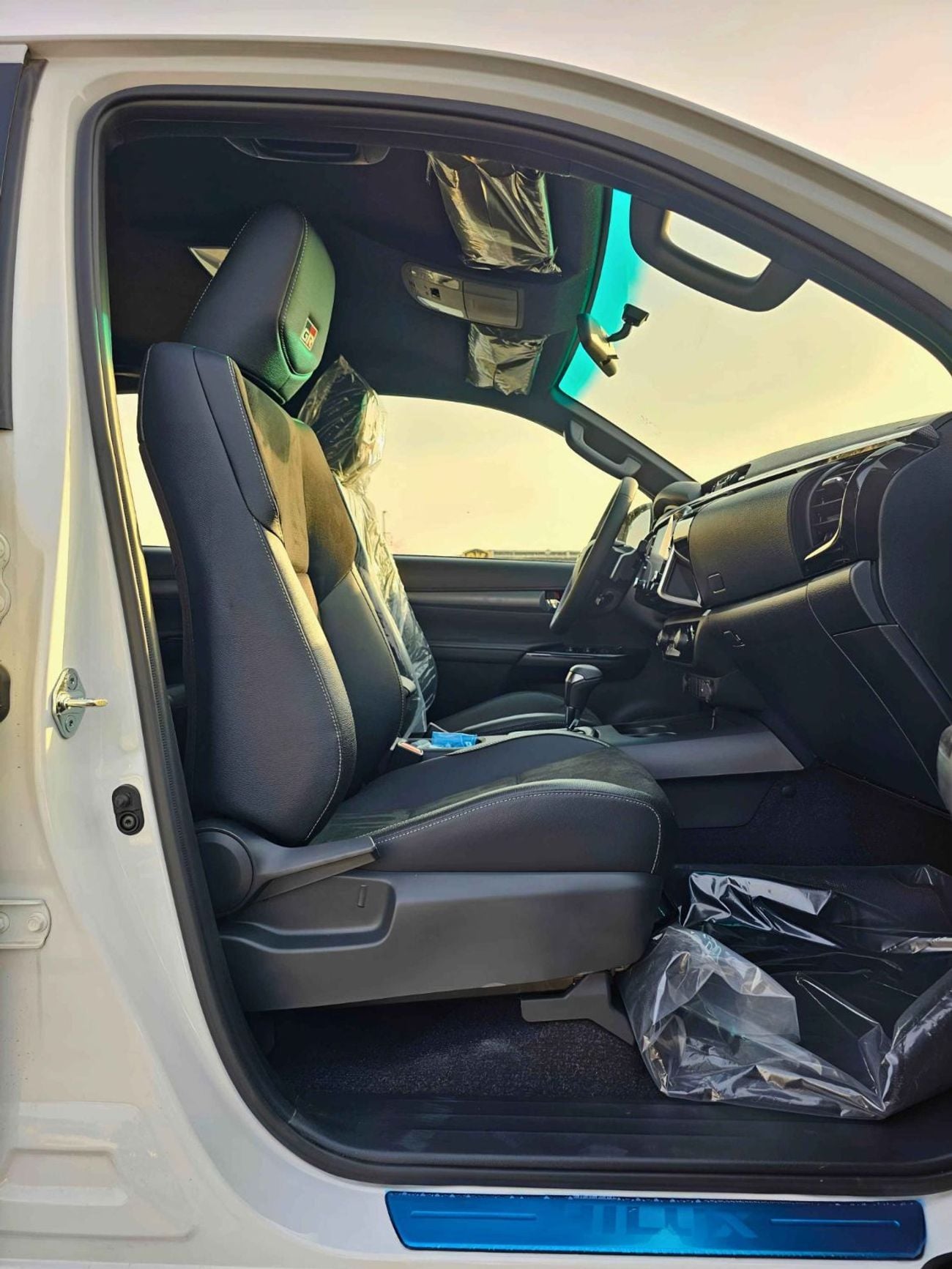 تويوتا هيلوكس GR SPORT EURO 4/4.0L PETROL A/T 4WD/DRIVER POWER SEAT/PUSH START/ (CODE#GR SPORT)