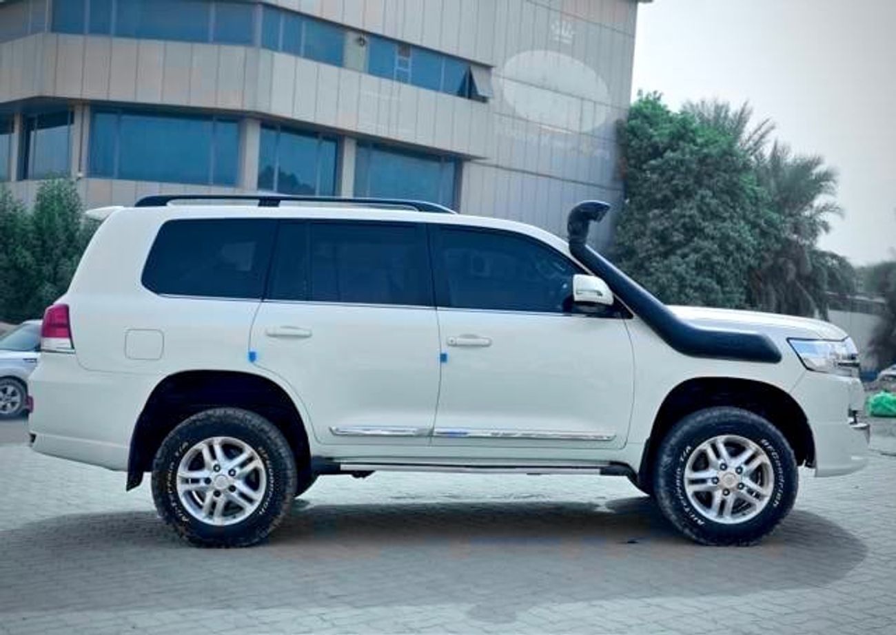 تويوتا لاند كروزر 2017 Model ZX RHD Diesel Engine Full Option Very clean and perfect condition