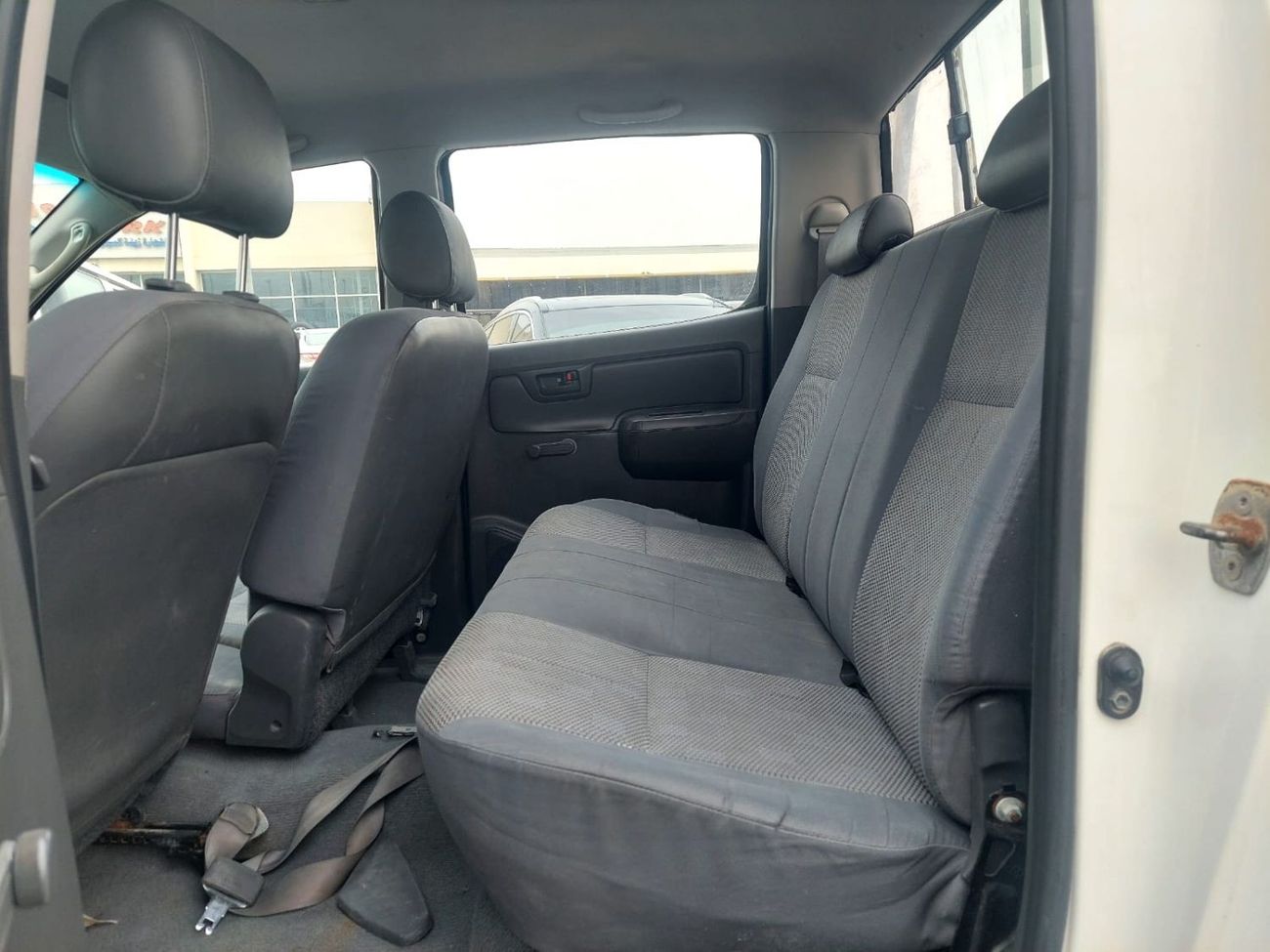 Toyota Hilux DC 4WD 2.4L DIESEL MANUAL TRANSMISSION