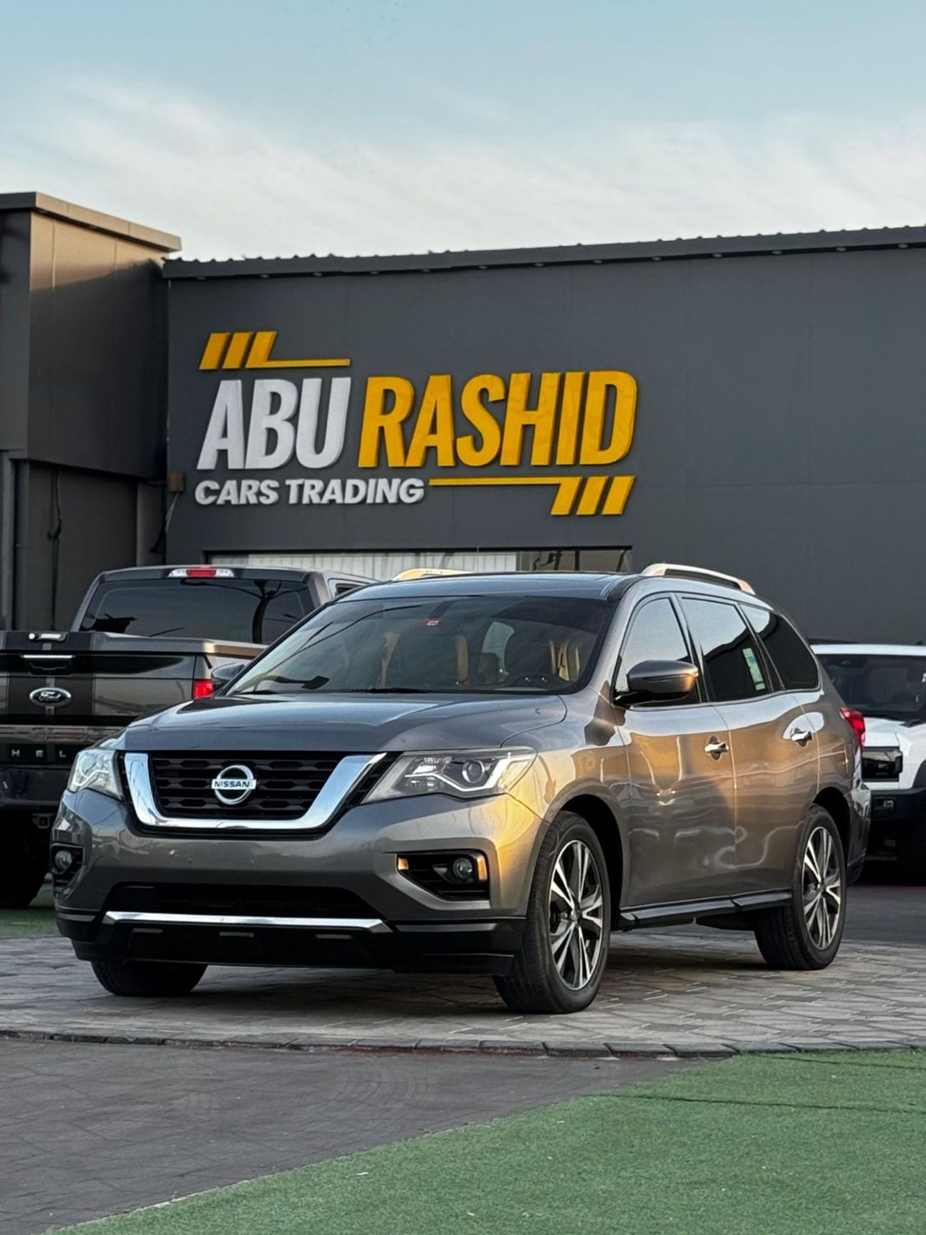 نيسان باثفايندر SV 3.5L (260 HP) 4WD