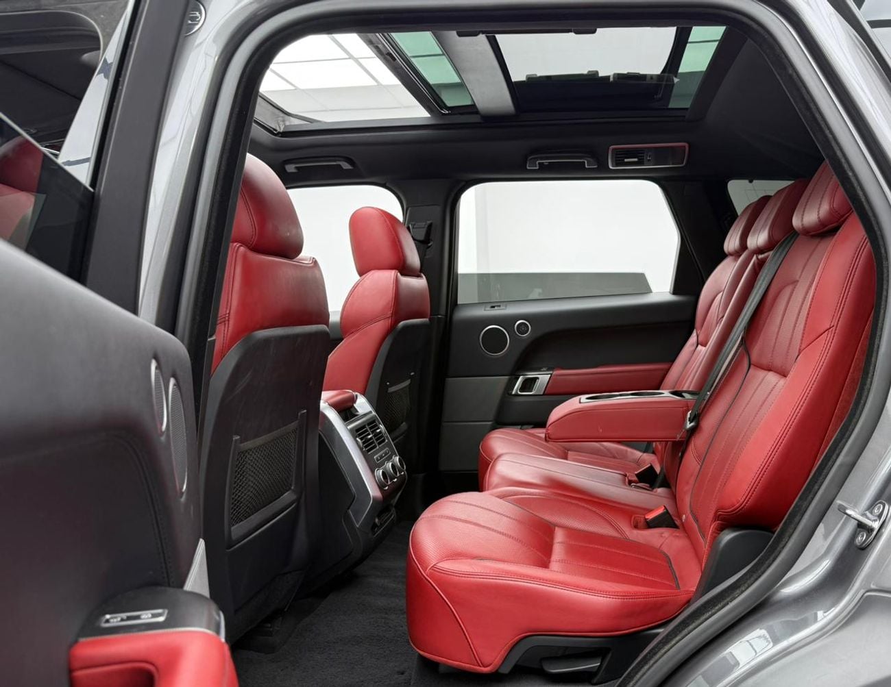 Land Rover Range Rover Sport 2017 Range Rover Sport HSE Dynamic, Full Service History, Fully Loaded, Excellent Condition, GCC