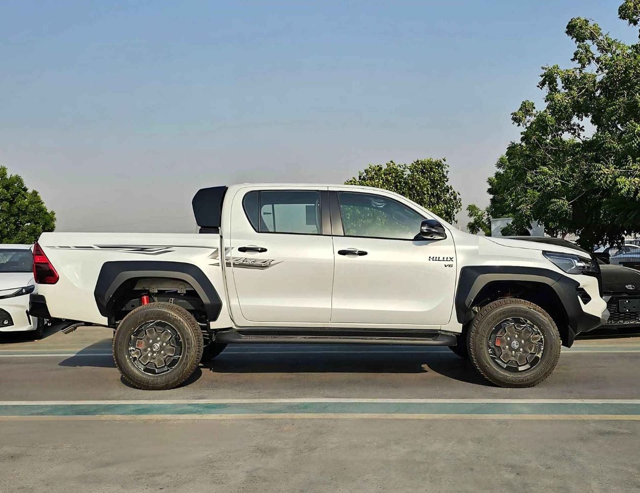 تويوتا هيلوكس GR SPORT EURO 4/4.0L PETROL A/T 4WD/DRIVER POWER SEAT/PUSH START/ (CODE#GR SPORT)