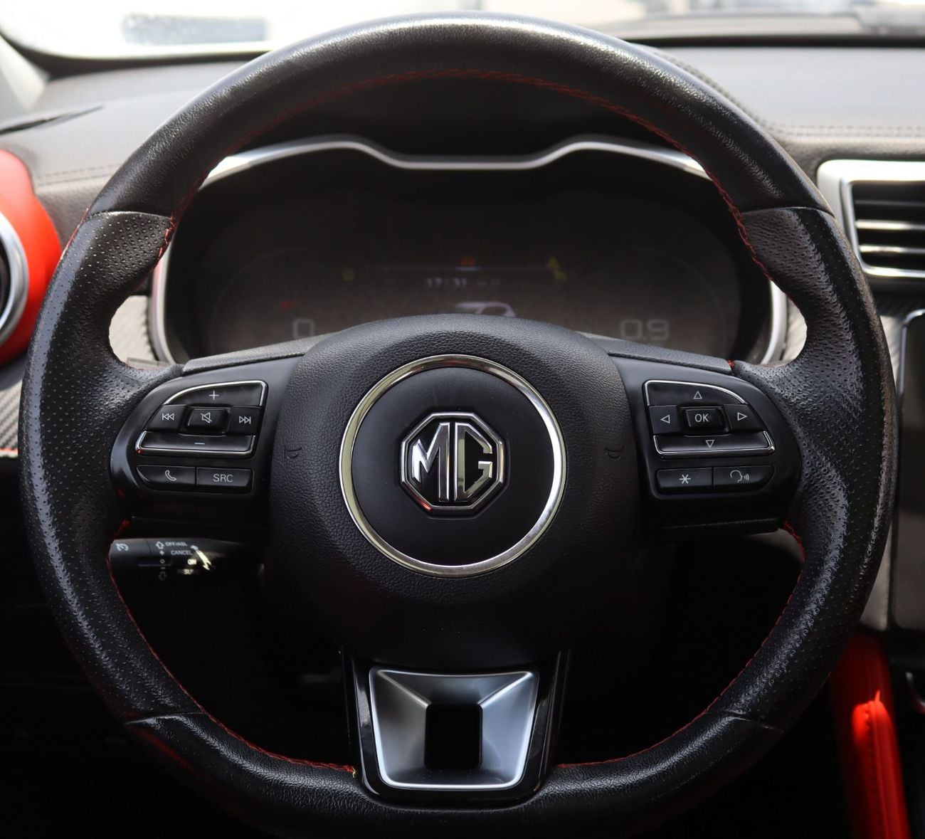 MG ZS LUX