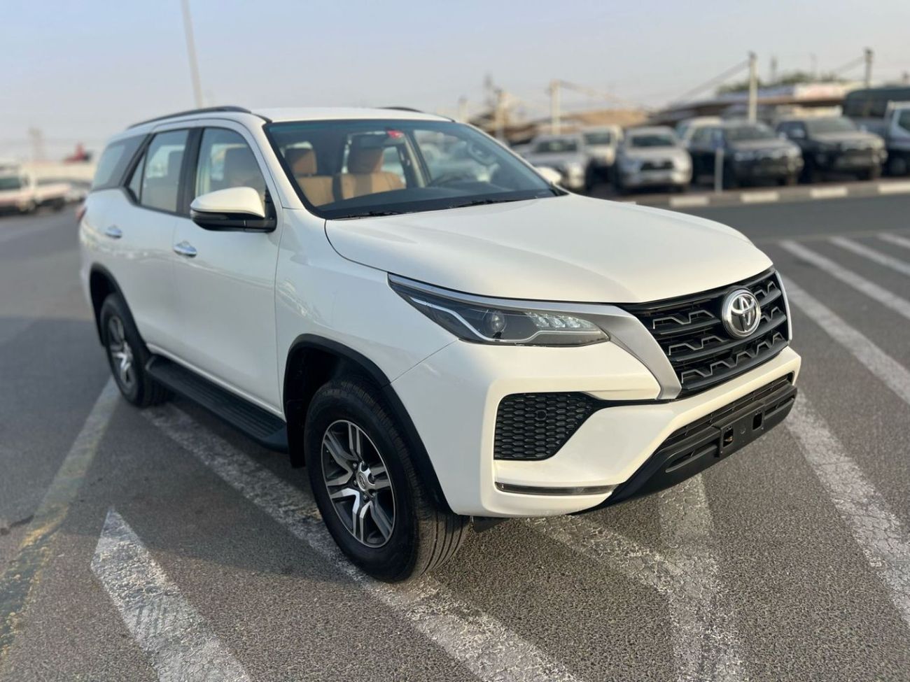 تويوتا فورتونر 2021 TOYOTA FORTUNER V4 2.7L - 4X4  4Wheel Drive - Rear Camera