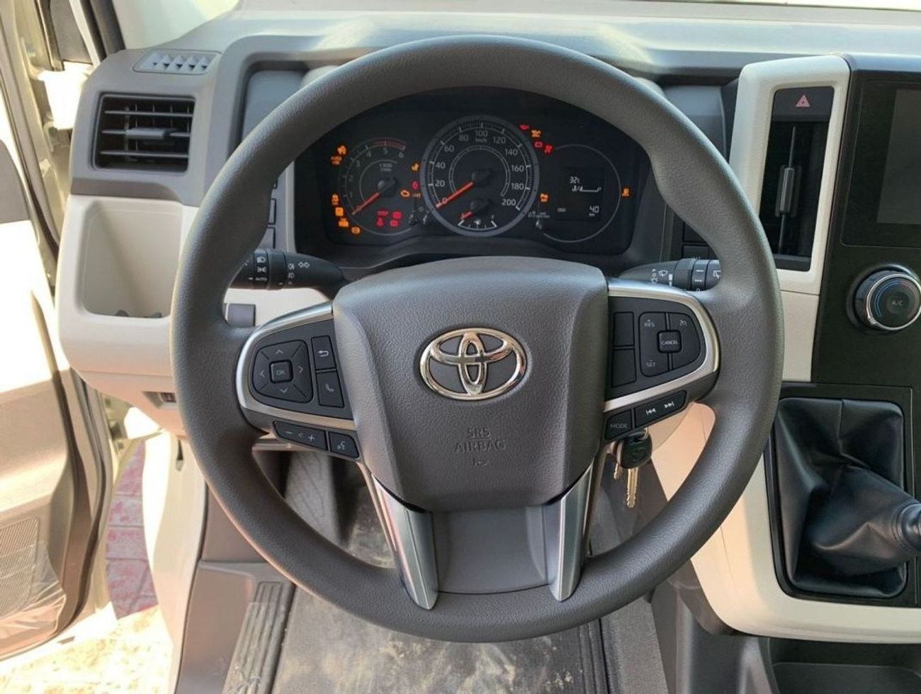 Toyota Hiace Toyota Hiace GL 2.8L MT Diesel Highroof new shape 2024