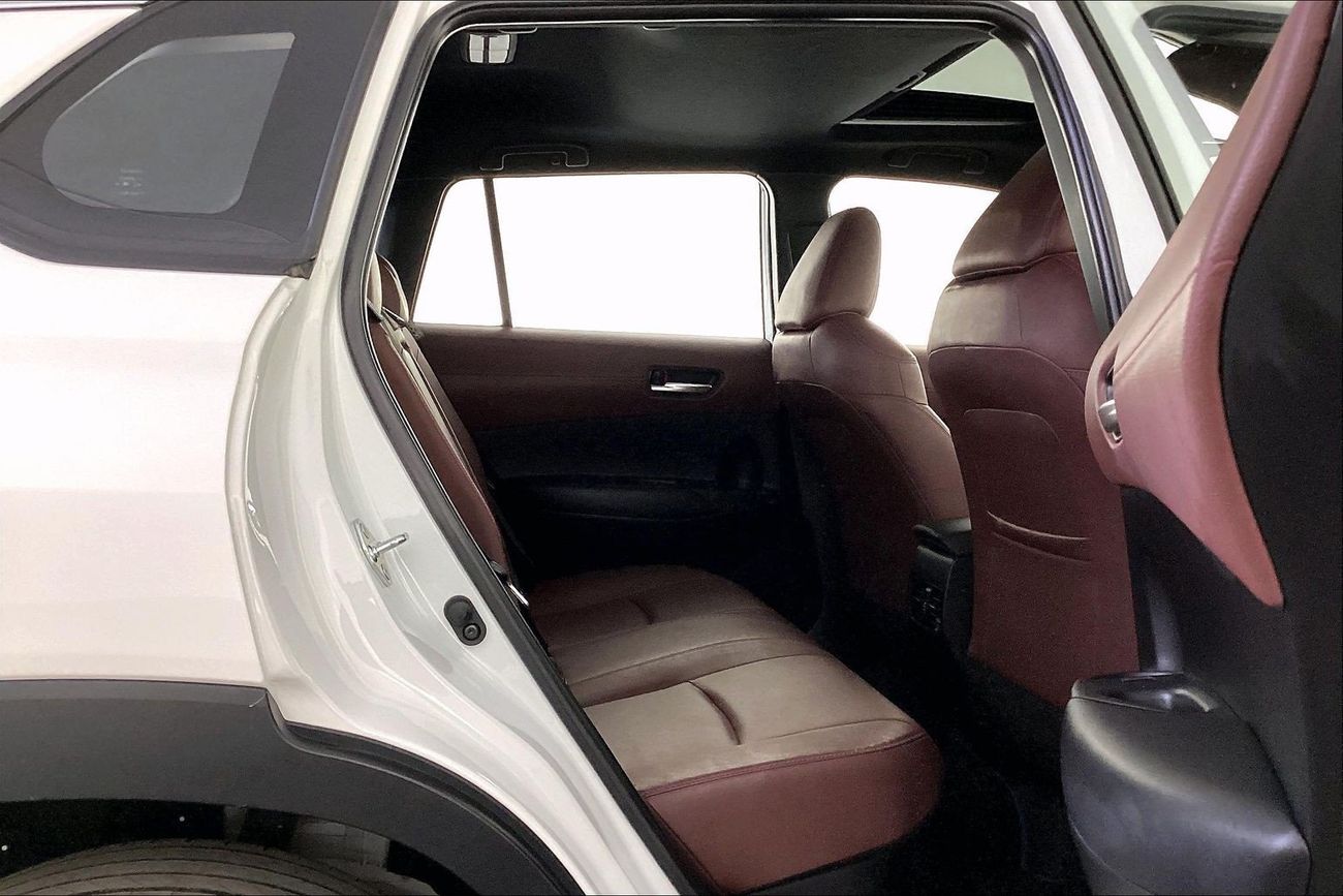 تويوتا كورولا كروس GLI | National Day Celebration | شامل الضمان | 0 ﺪﻔﻋﺓ ﺃﻮﻟﻯ