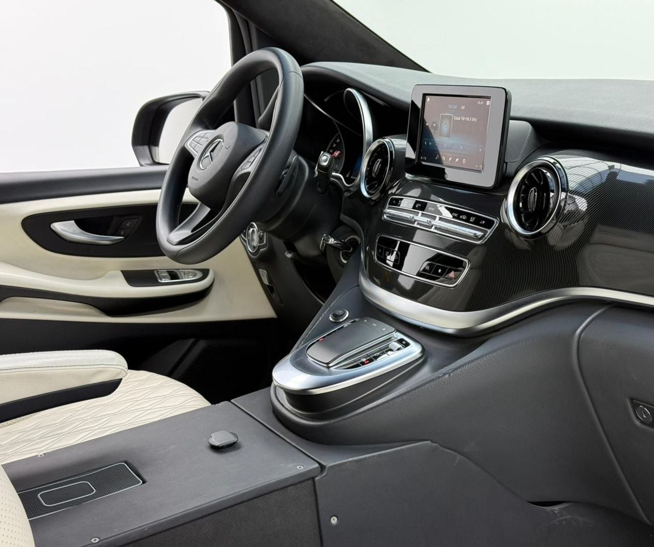 مرسيدس بنز V 250 2023 Mercedes Maybach V250, Warranty, Very Low Km, Fully Loaded, Excellent Condition, GCC