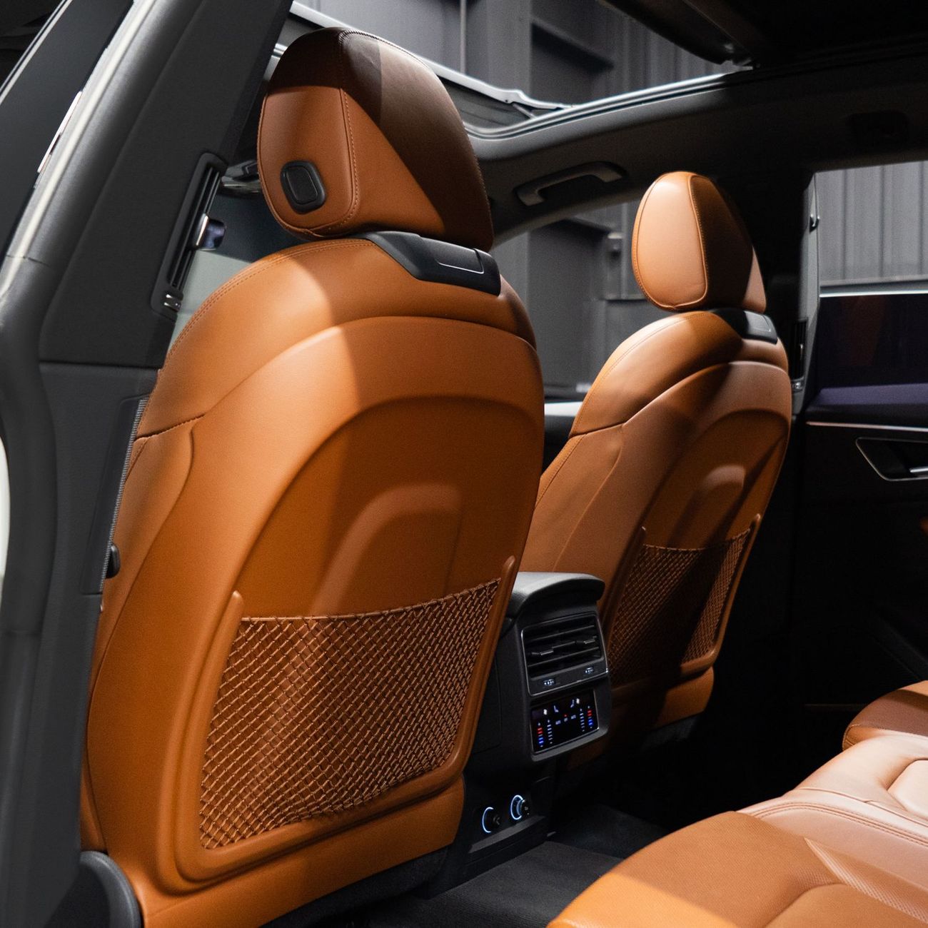 أودي Q8 55 TFSI quattro S-Line 3.0L (340 HP) AED 2,490 pm • 0% Downpayment • Audi Q8 55 TFSI S-Line • 1 Year