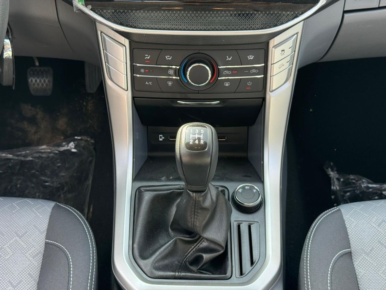 MG T60 T60 2.4L Petrol Manual DC 4WD 2025 Export Price @ 48,500 AED