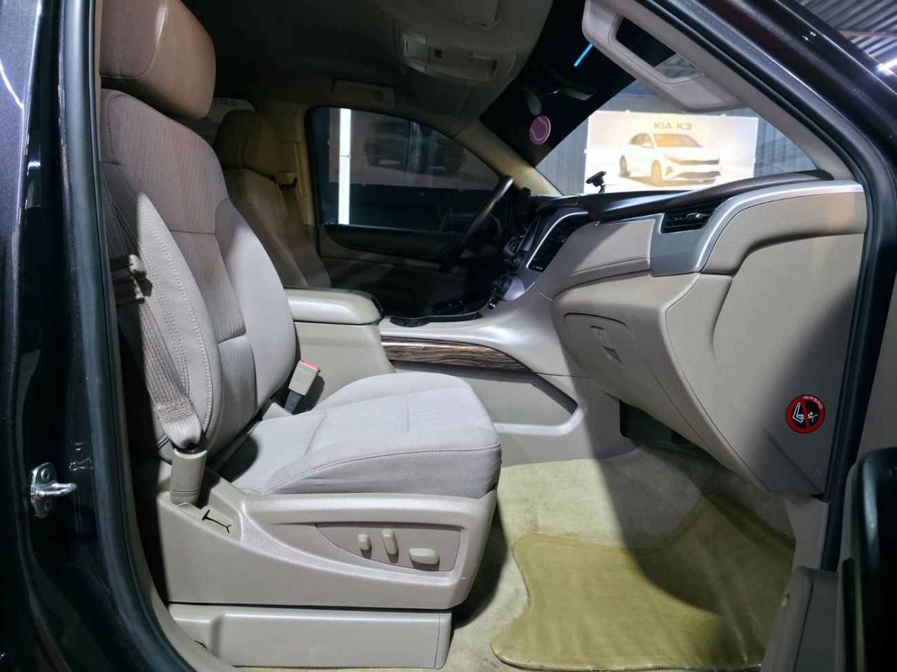 GMC Yukon SLE 5.3L 4WD (8 Seater)