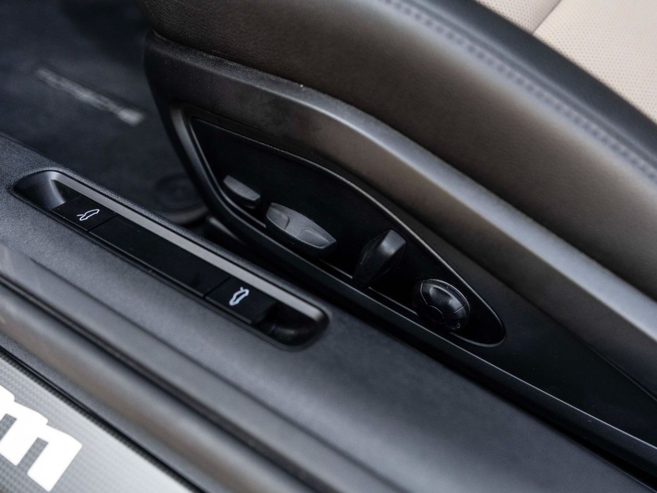 Porsche 911 Carrera 3.0L (444 HP) Coupe