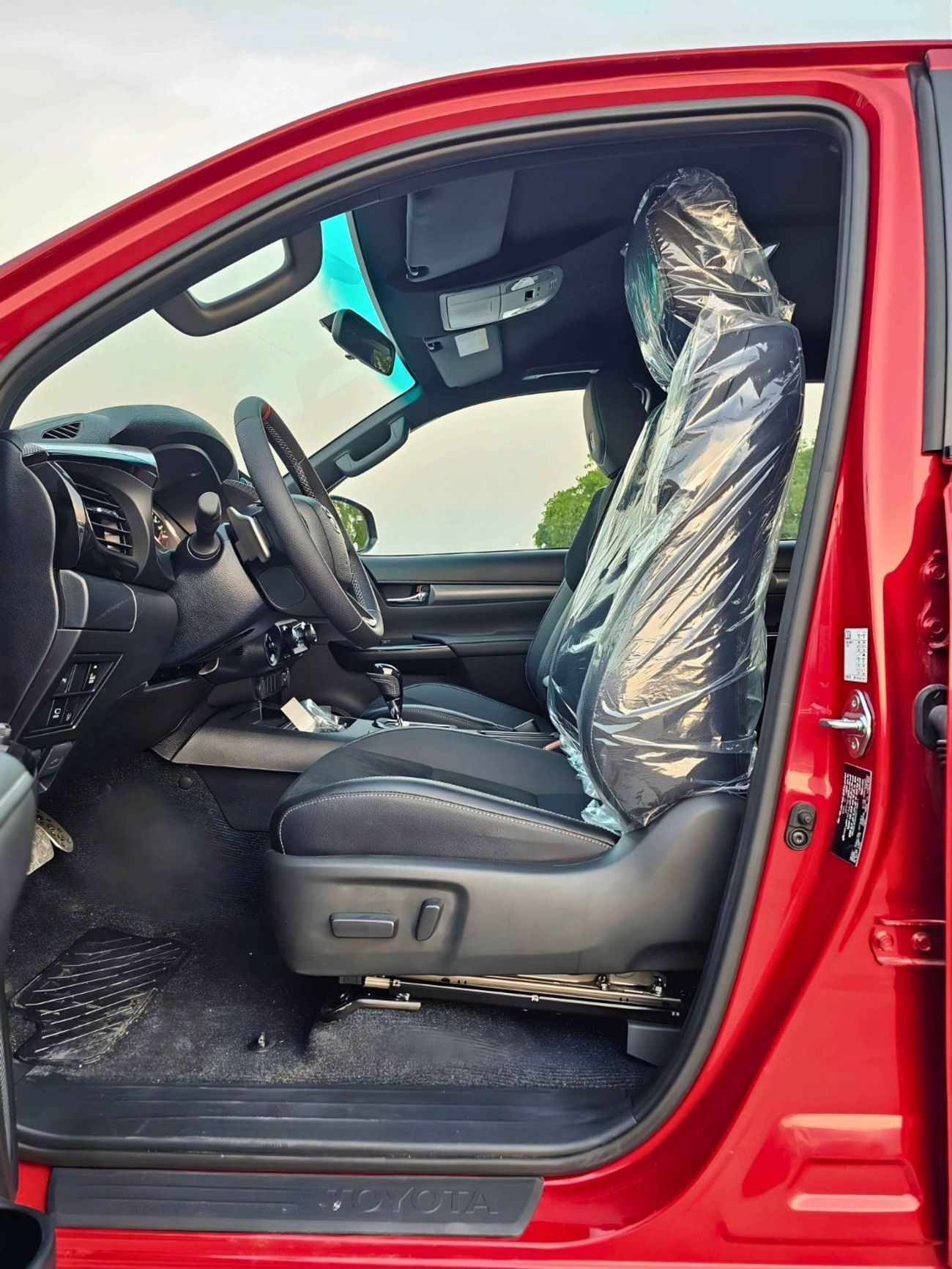 تويوتا هيلوكس GR SPORT DUAL TONE /4.0L V6 PETROL / BLIND SPOT / 360*CAMERA / DRIVER PWR SEATS (CODE#H4GRY)