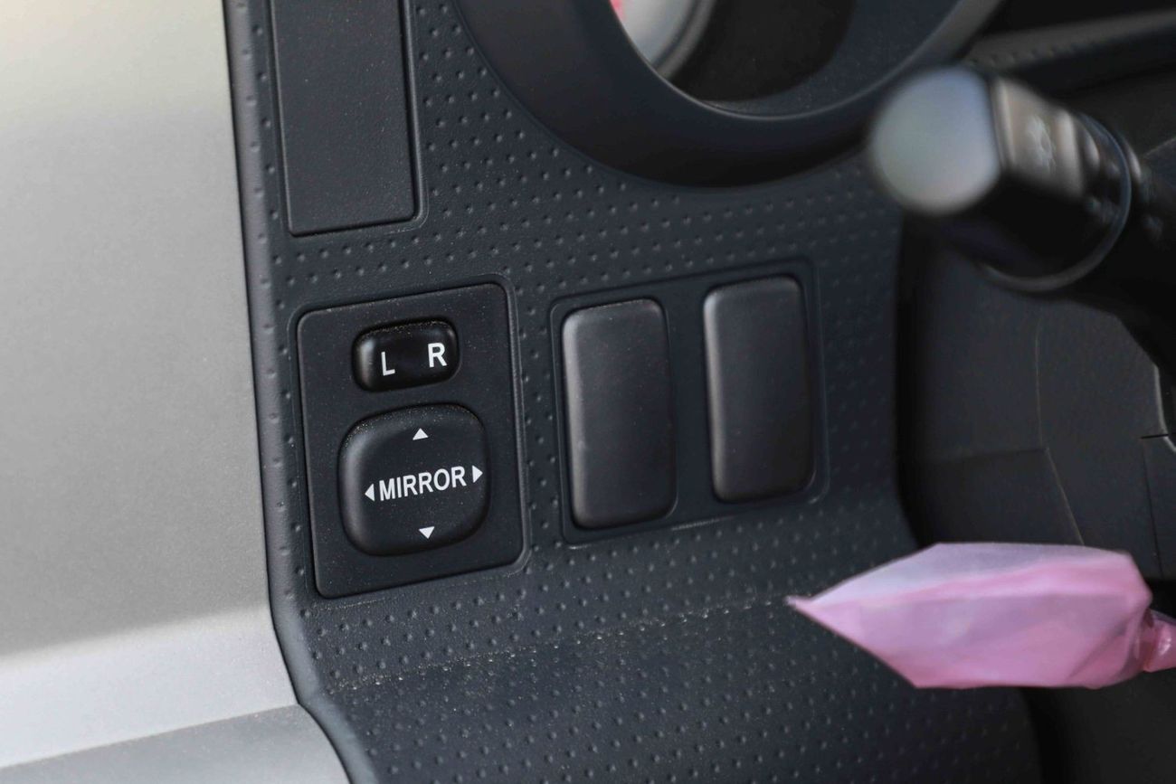 Toyota FJ Cruiser 2023 Toyota FJ Cruiser 4.0 W/0 JBL - White inside Grey | Export Only