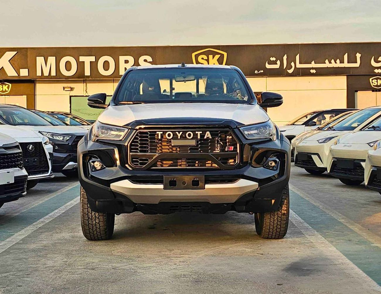 تويوتا هيلوكس GR SPORT WIDE BODY/ 4.0L PETROL /OVER FENDER /360*CAMERA/DRIVER PWR SEATS WITH LATHER (CODE # HGRPKW