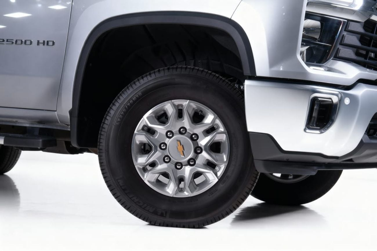 Chevrolet Silverado 2500 CREW/CAB 6.6 2500HD Z71 OFFROAD PACKAGE GCC SPECS 2025MODEL