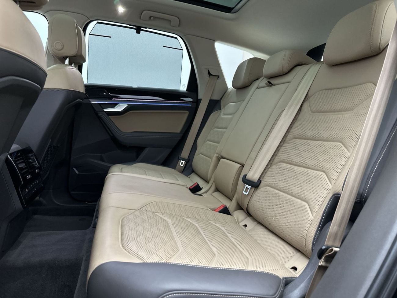 Volkswagen Touareg R-LINE + 3L | Premium Varenna Leather | Massage Seats | Panoramic Sunroof & Advanced Driver Assistance