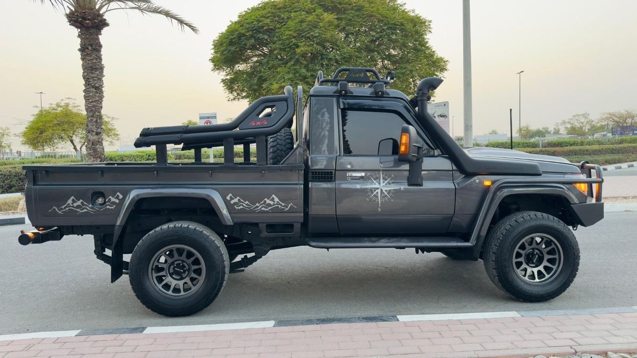 تويوتا لاند كروزر بيك آب HEAVY DUTY FRONT BUMPER | SINGLE CABIN | GR LEATHER SEATS | 4.5L DIESEL ENGINE | MANUAL TRANSMISSION