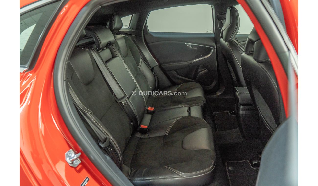 Volvo V40 2017 Volvo V40 T-5 R-Design / Full Volvo Service History & 5 Year Warranty