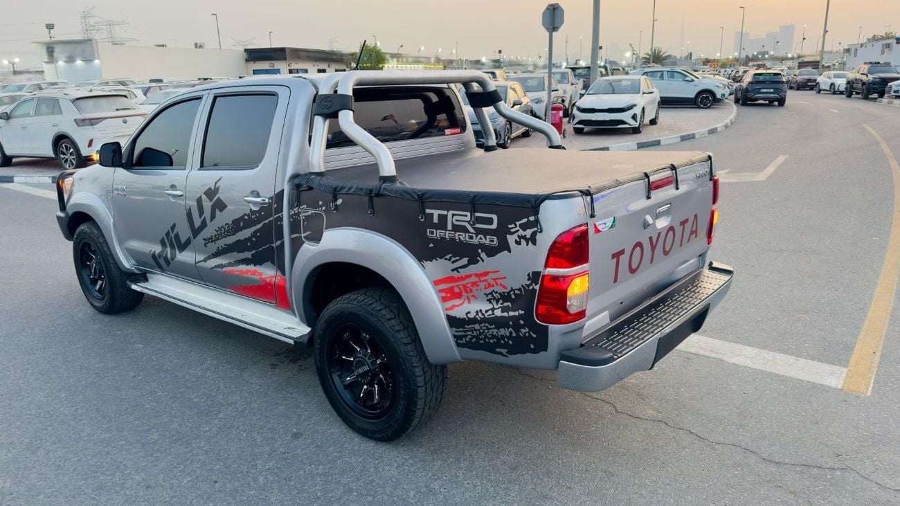 Toyota Hilux DOUBLE CABIN | 3.0L DIESEL | BULL BAR + ROLL BAR | RHD | AUTOMATIC  TRANSMISSION | 2015