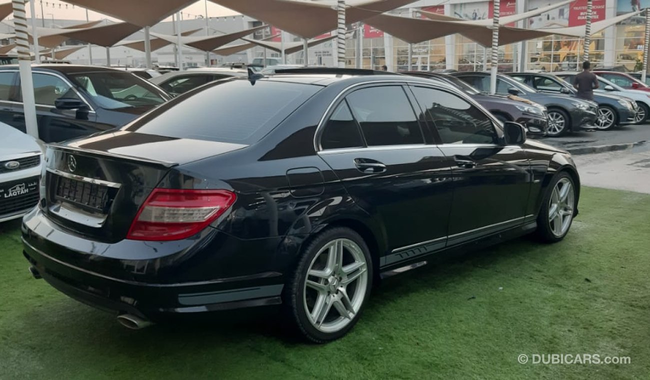 مرسيدس بنز C 230 خليجى - بانوراما - جلد -كاميرا - شاشة - جلد لونين - أنوار ضباب رنجات حساسات  بحالة ممتازة