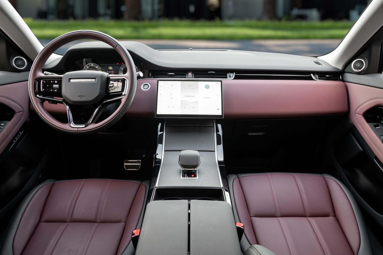 لاند روفر رانج روفر إيفوك Evoque  | 3,721 P.M | 0% Downpayment | SE P250 R-Dynamic!