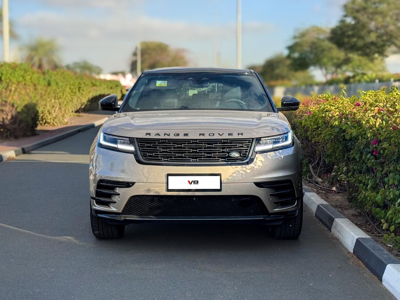 Land Rover Range Rover Velar Land Rover Range Rover Velar 2026 Automatic 0 Km 4 Cylinder All Wheel Drive (AWD) SUV Gold
