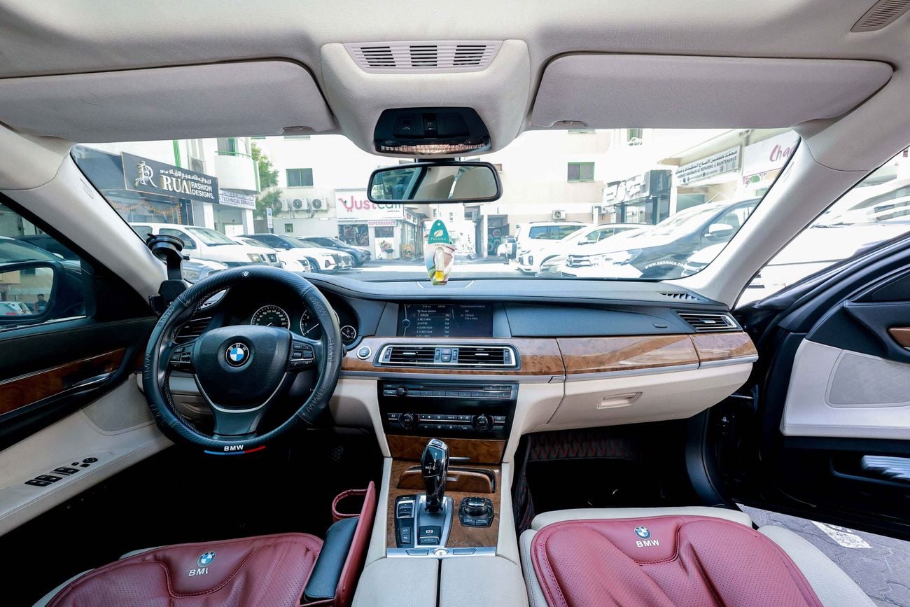 بي أم دبليو 730Li Executive 4.0L (4 Door)