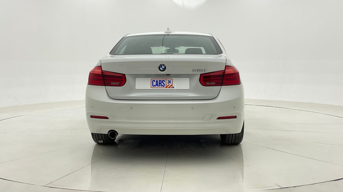 بي أم دبليو 318i EXCLUSIVE 1.5 | بدون دفعة مقدمة | اختبار قيادة مجاني للمنزل