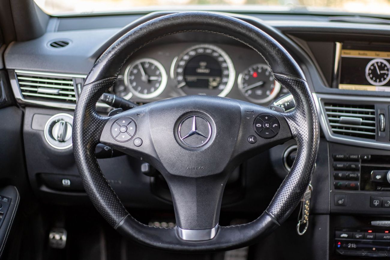 Mercedes-Benz E 350 Mercedes-Benz E350 2010, 3.5L V6, Automatic, RWD. Mileage: 180,000 km. Excellent condition inside an