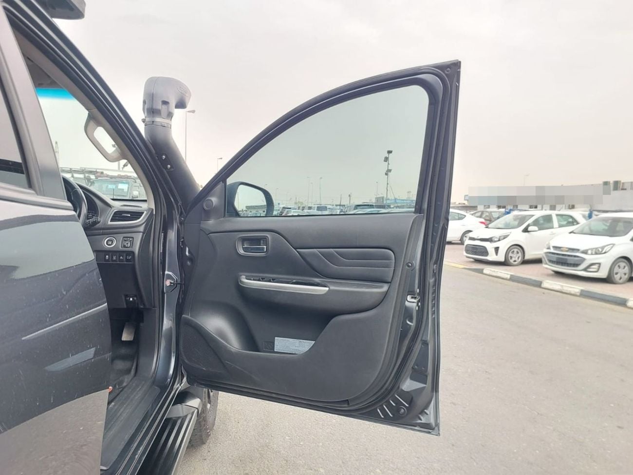 ميتسوبيشي تريتون MITSUBISHI TRITON PICKUP RHD 2020 MODEL 2.4 L DIESEL AUTOMATIC(PM04983)