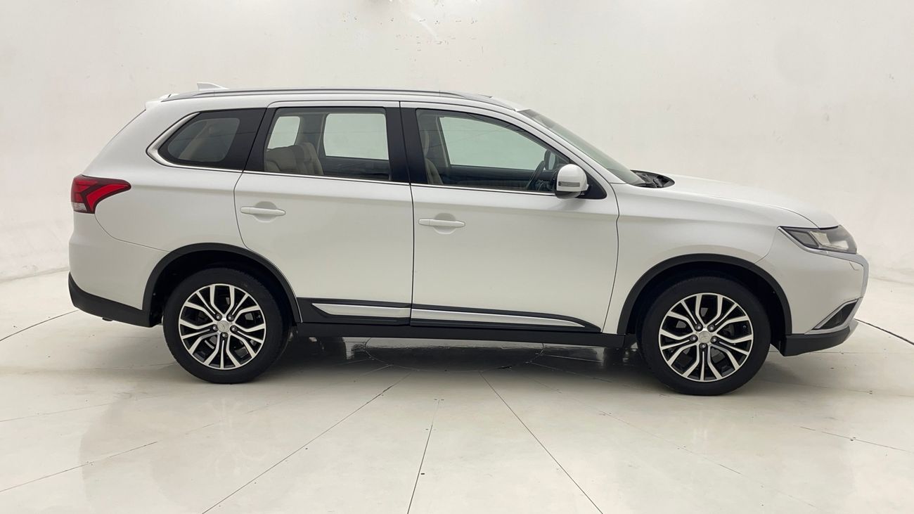 ميتسوبيشي آوتلاندر GLX MID 2.4 | بدون دفعة مقدمة | اختبار القيادة في المنزل