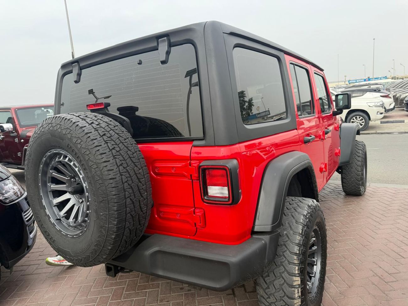 جيب رانجلر LHD-Automatic-Petrol-V4 Cylinder-2.0L-4WD-5 Seats-5 Doors