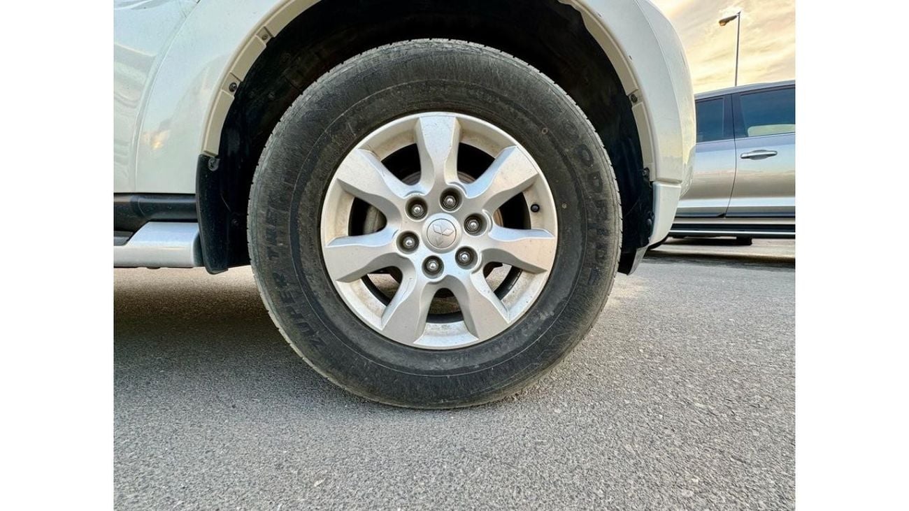 ميتسوبيشي باجيرو GLS