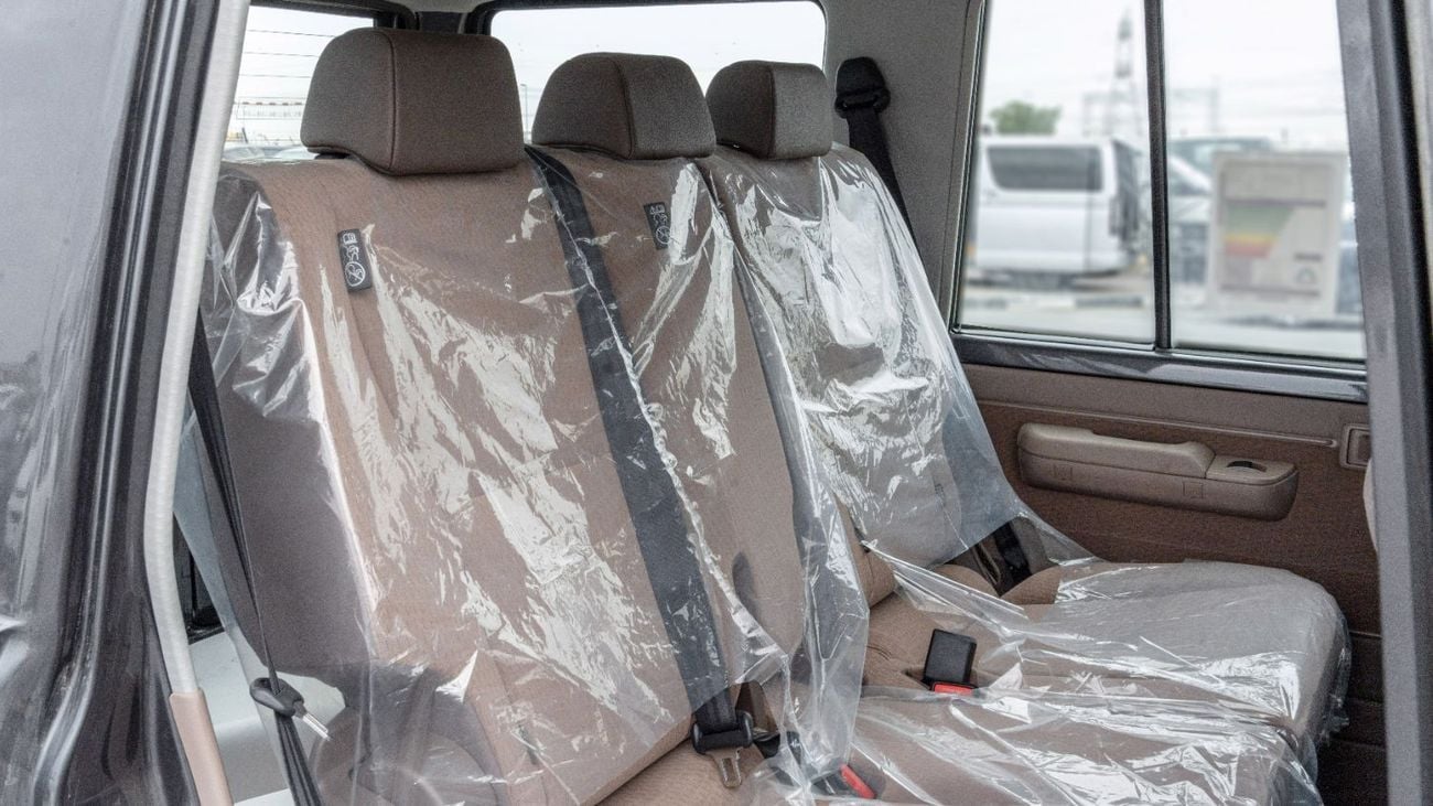 تويوتا لاند كروزر 70 Toyota Land Cruiser LC76 4.0L MT Petrol (Grey-Brown) Basic
