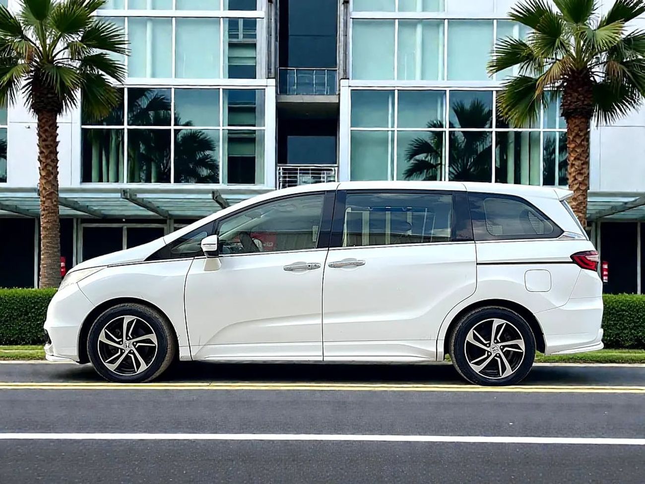 هوندا أوديسي Touring 3.5L (248 HP) 1206 PM | | | TOURING | VIP-7-SEATS | 3.5L V6 | | GCC | WELL MAINTAINED