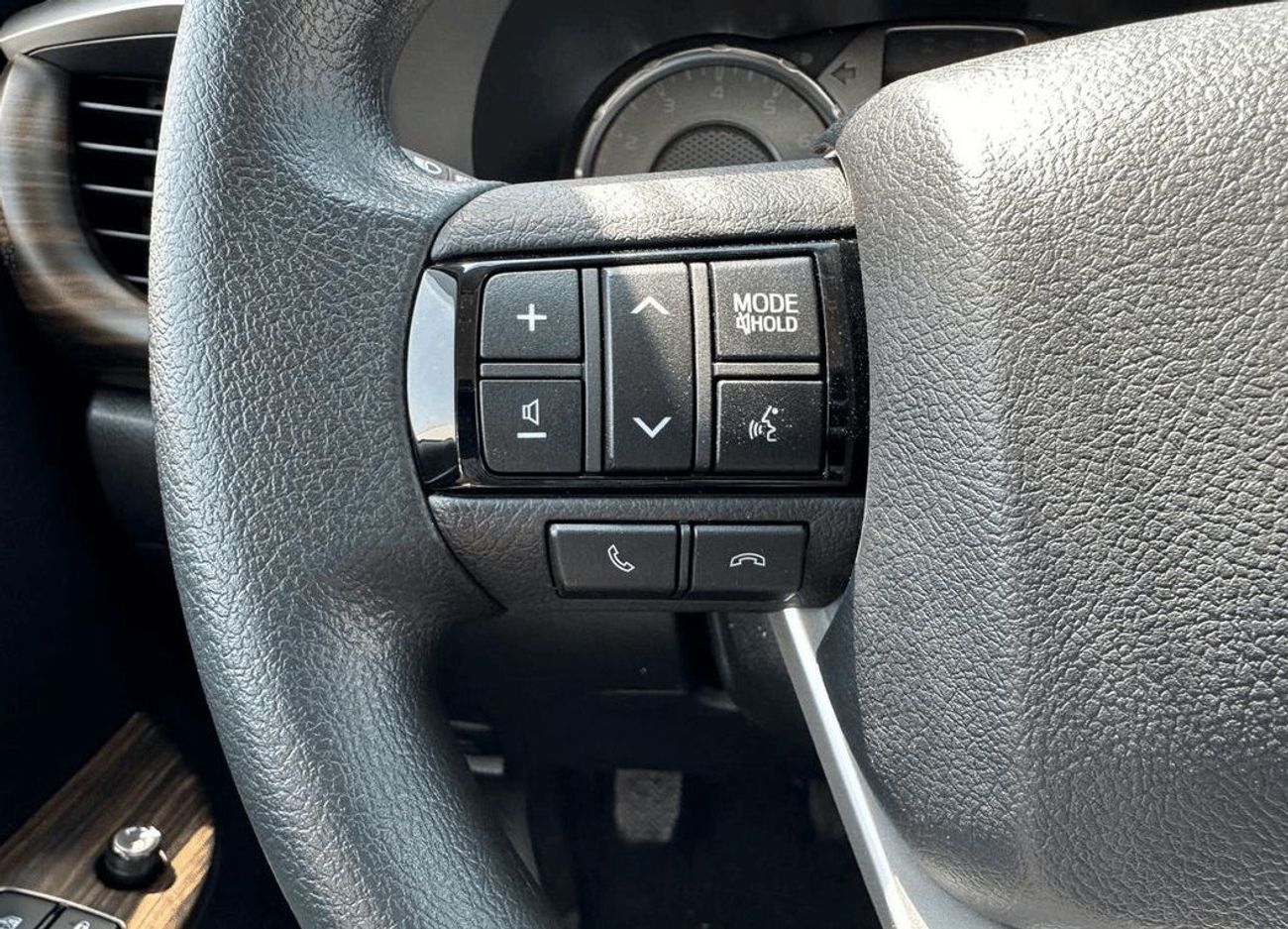 تويوتا هيلوكس GLX Limited 2.7L