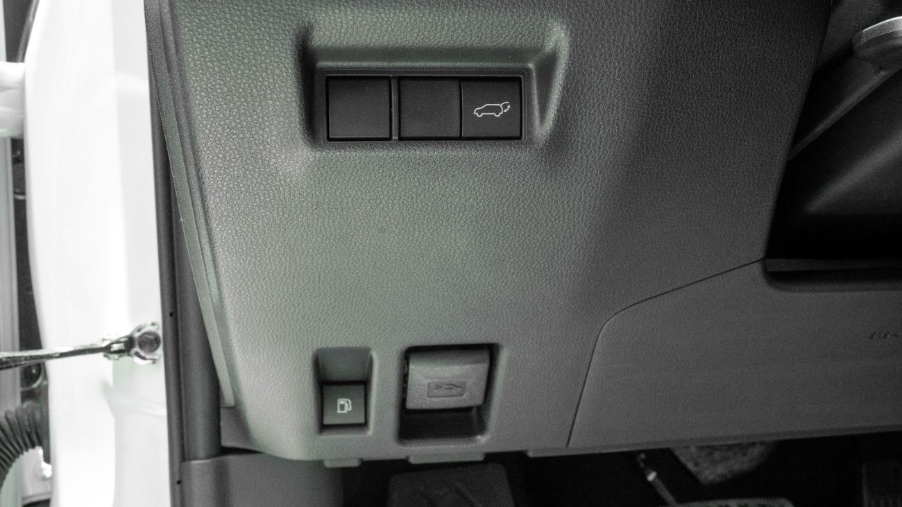 تويوتا راف ٤ 2026 Toyota Rav4 XSE 2.5L AT Hybrid (White-Black)